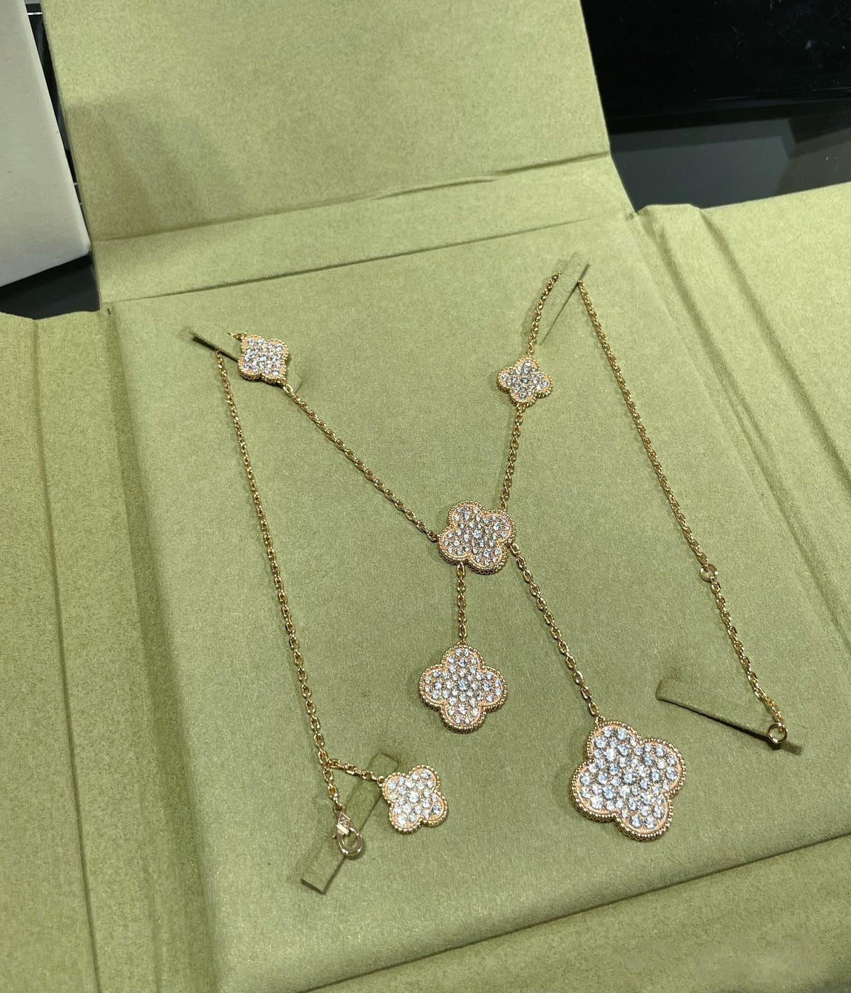 [Elara jewelsry ]CLOVER 6 MOTIF DIAMOND PAVED NECKLACE