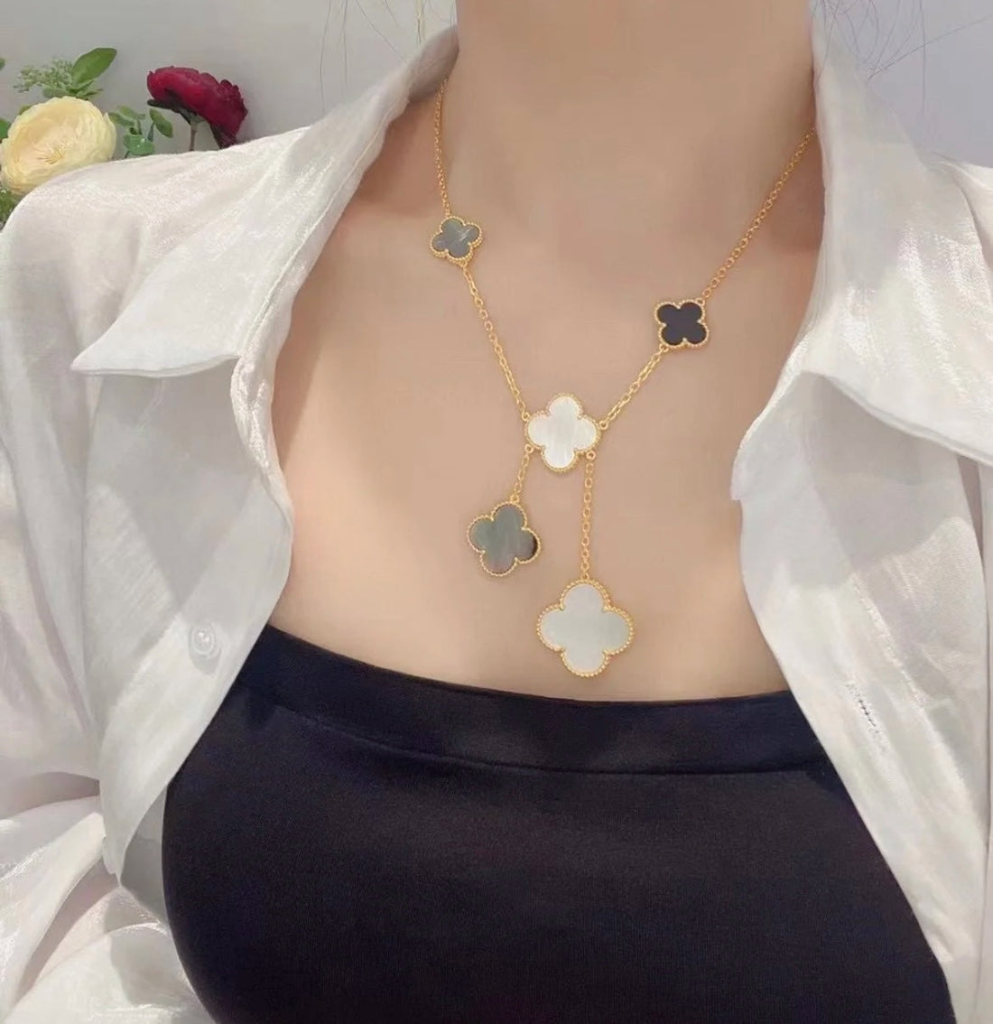 [Elara jewelsry ]CLOVER 6 MOTIF MOP ONYX GOLD NECKLACE