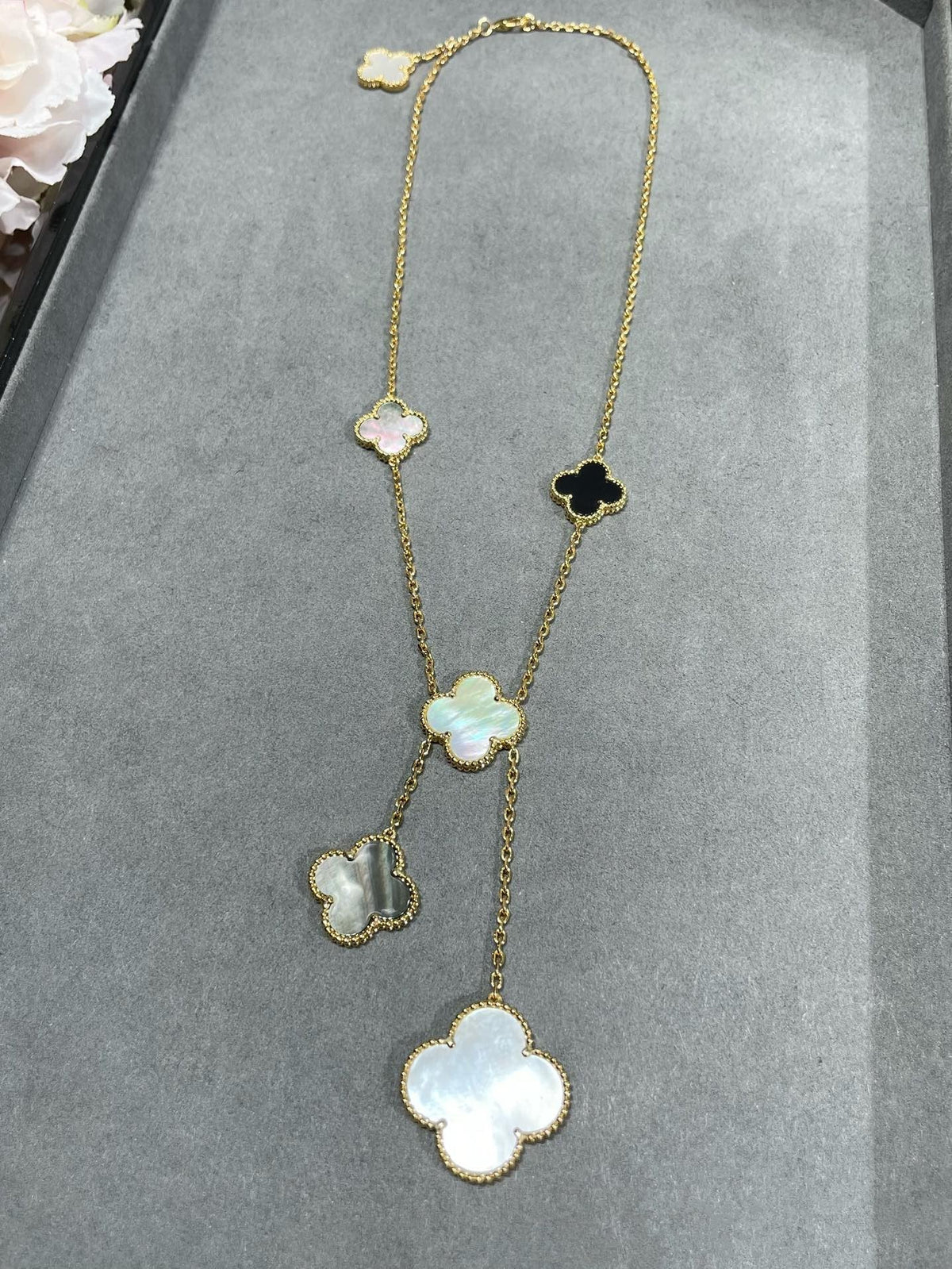 [Elara jewelsry ]CLOVER 6 MOTIF MOP ONYX GOLD NECKLACE