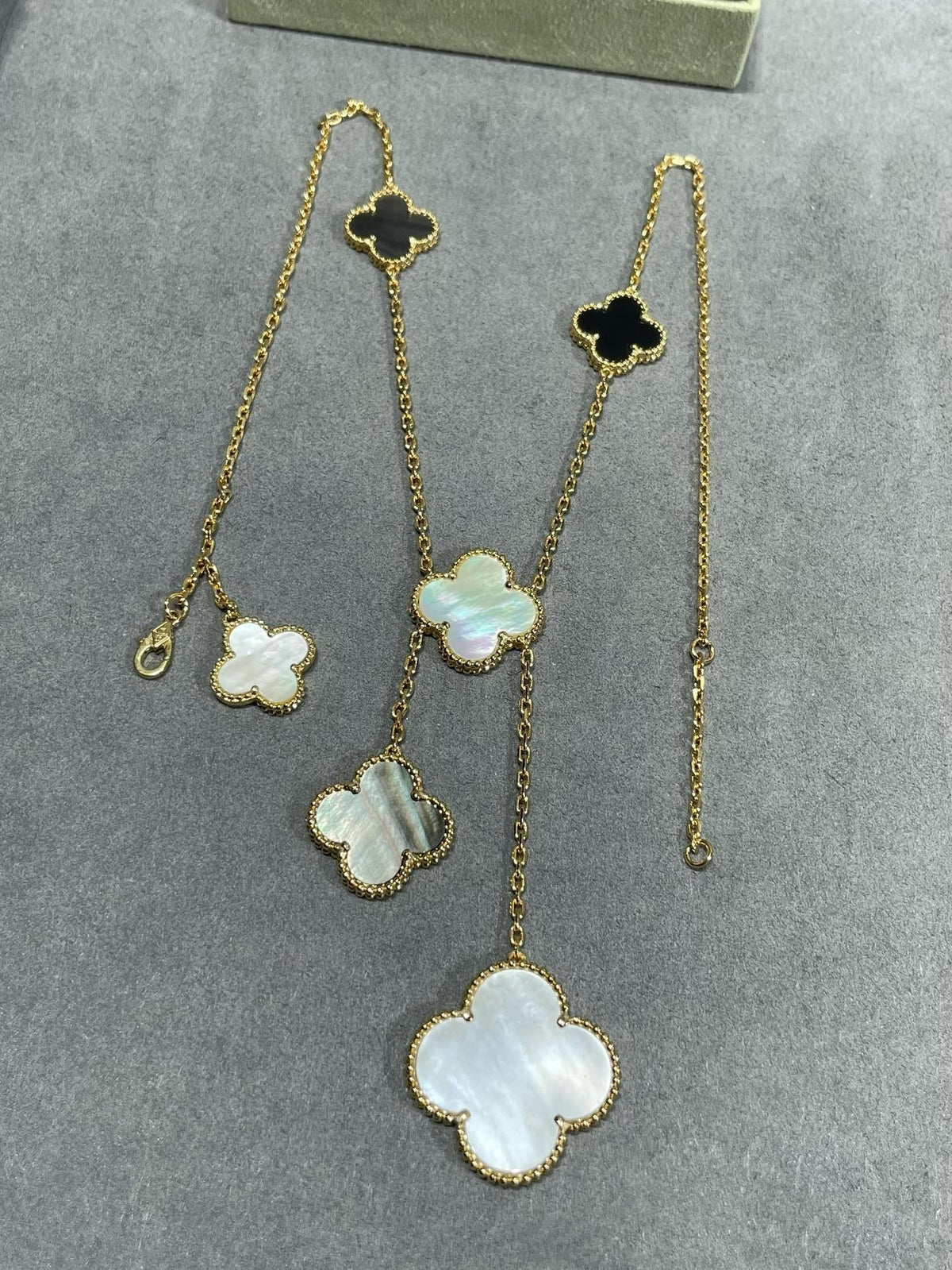 [Elara jewelsry ]CLOVER 6 MOTIF MOP ONYX GOLD NECKLACE
