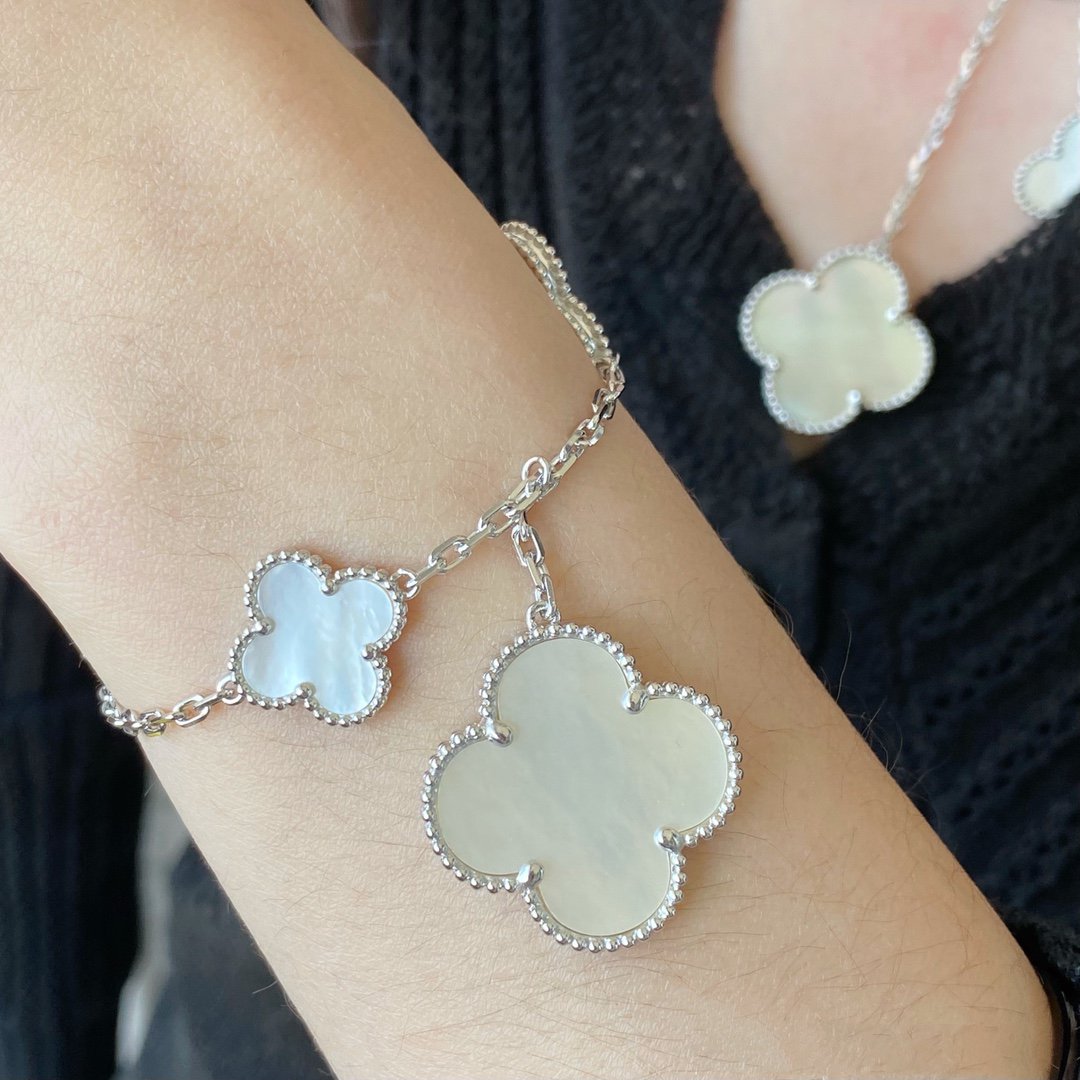 [Elara jewelsry ]CLOVER 5 MOTIF WHITE MOP SILVER BRACELET