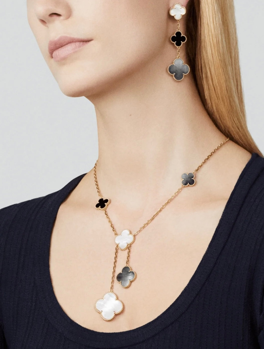 [Elara jewelsry ]CLOVER 3 MOTIF MOP ONYX DARK MOP PINK GOLD EARRINGS