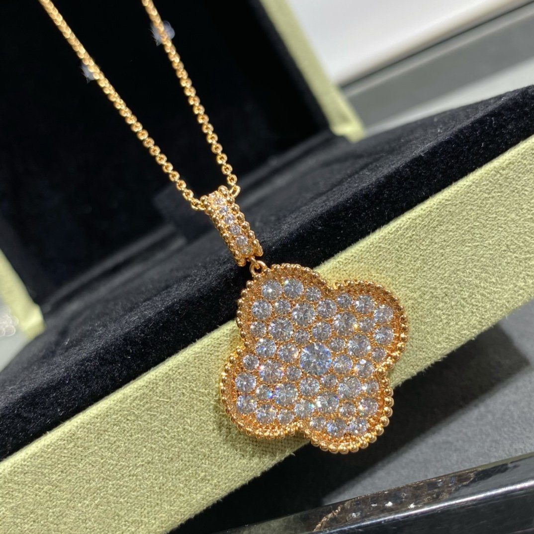 [Elara jewelsry ]CLOVER 25MM LARGE PEDANT DIAMOND PAVED LONG NECKLACE