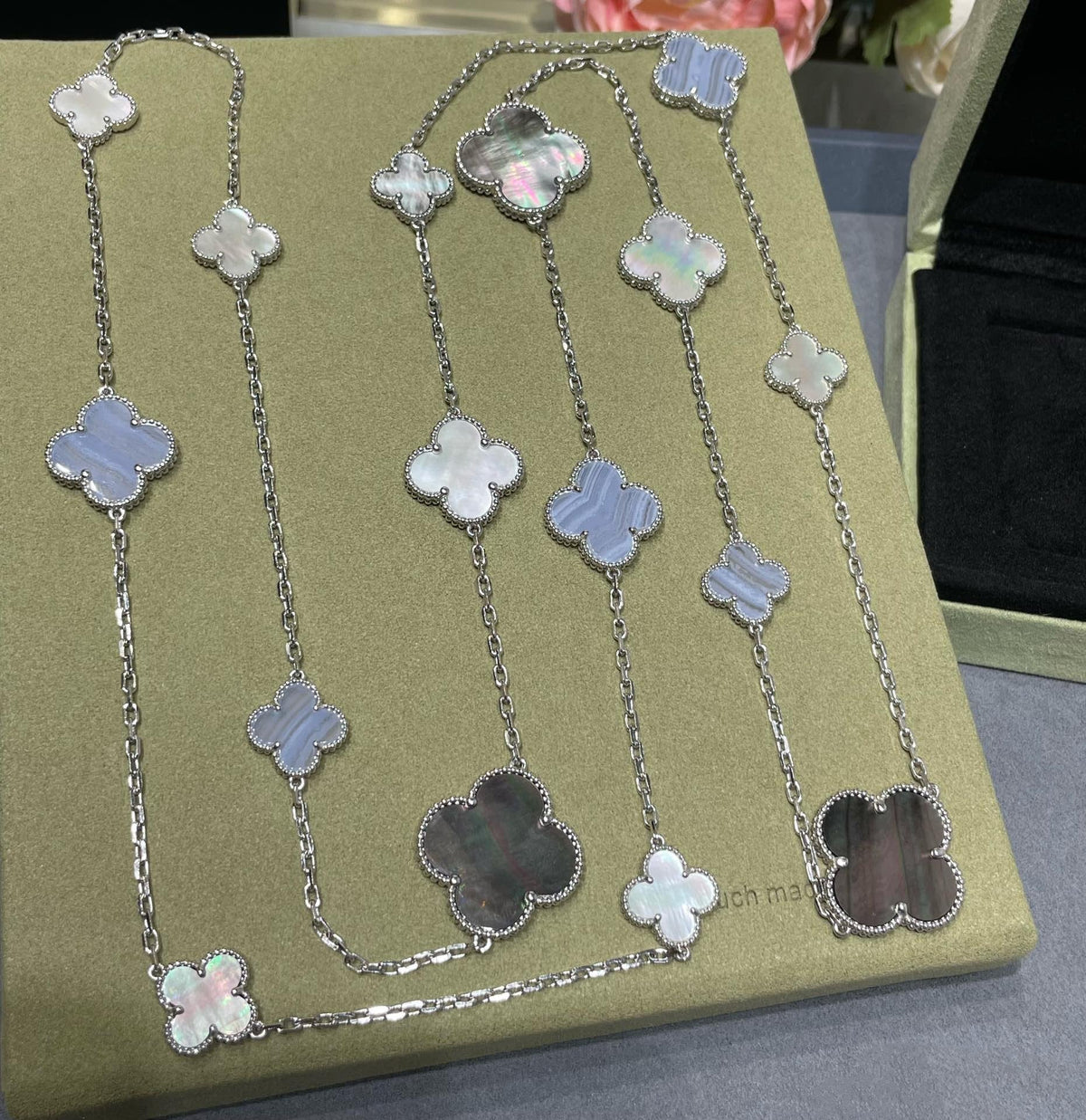 [Elara jewelsry ]CLOVER 16 MOTIF CHALCEDONY MOP SILVER NECKLACE