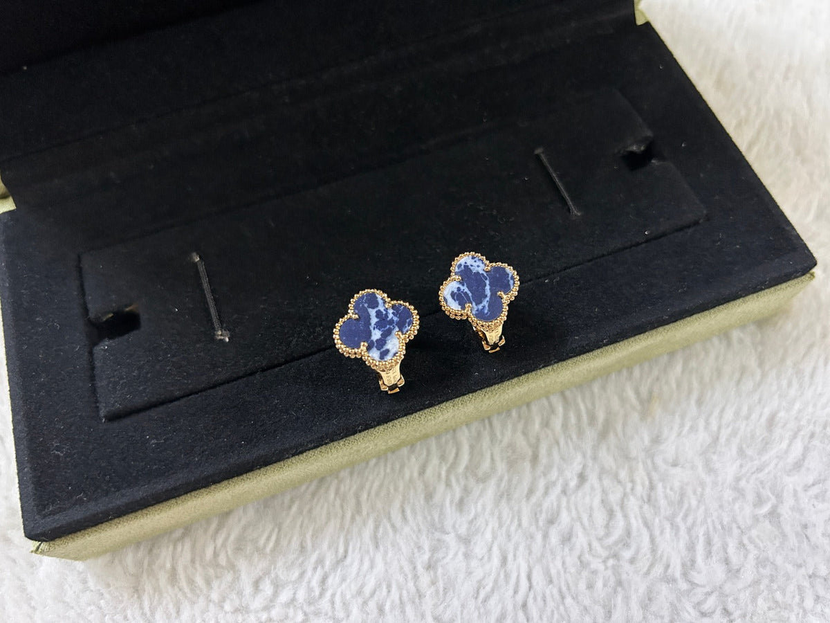 [Elara jewelsry ]CLOVER PIETERSITE MEDIUM STUD EARRINGS