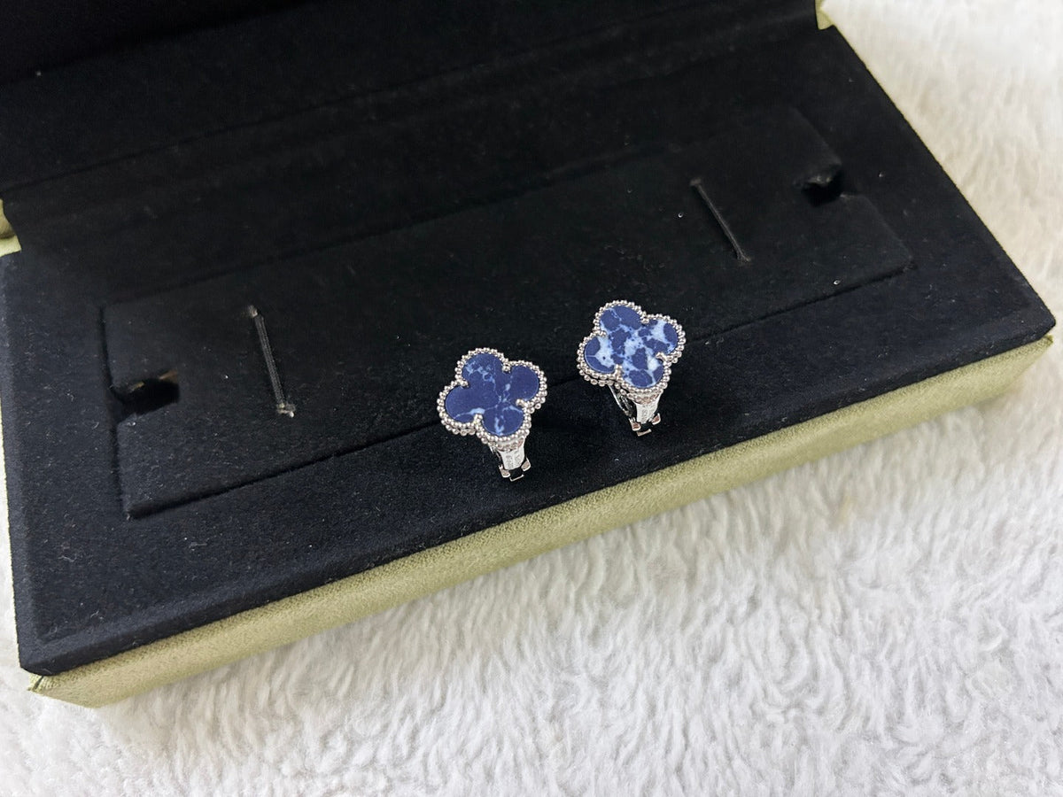 [Elara jewelsry ]CLOVER PIETERSITE MEDIUM STUD EARRINGS