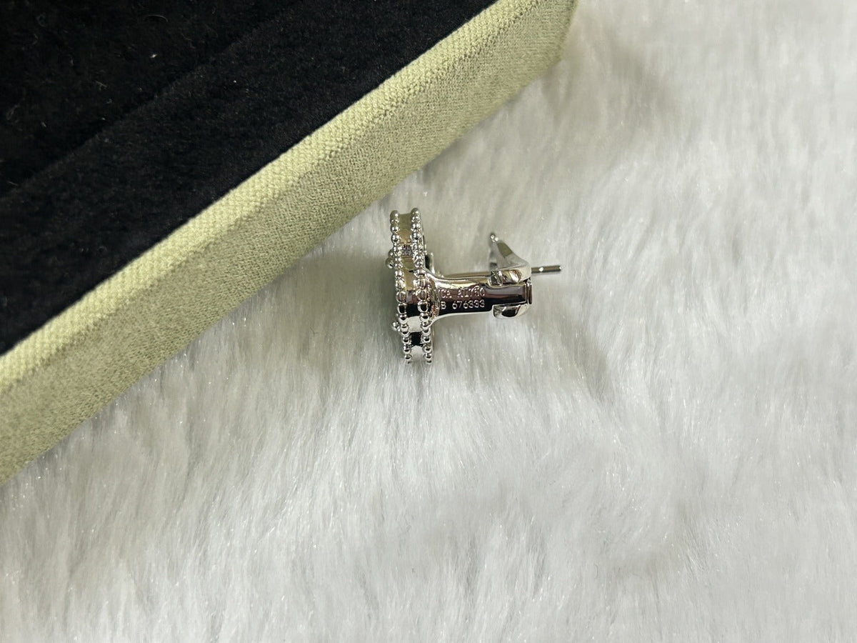 [Elara jewelsry ]CLOVER PIETERSITE MEDIUM STUD EARRINGS