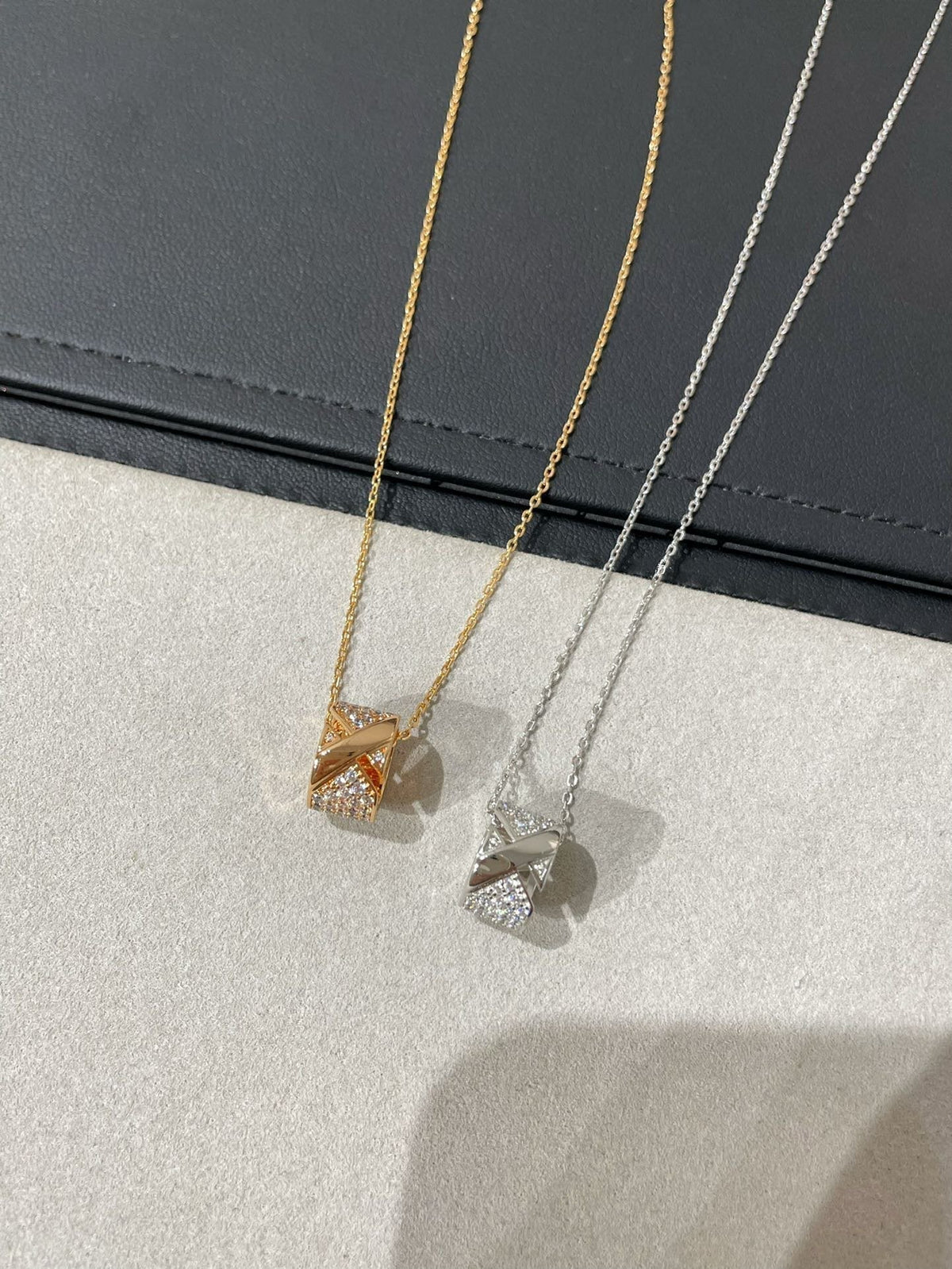 [Elara jewelsry ]LIENS EVIDENCE DIAMOND PAVED NECKLACE
