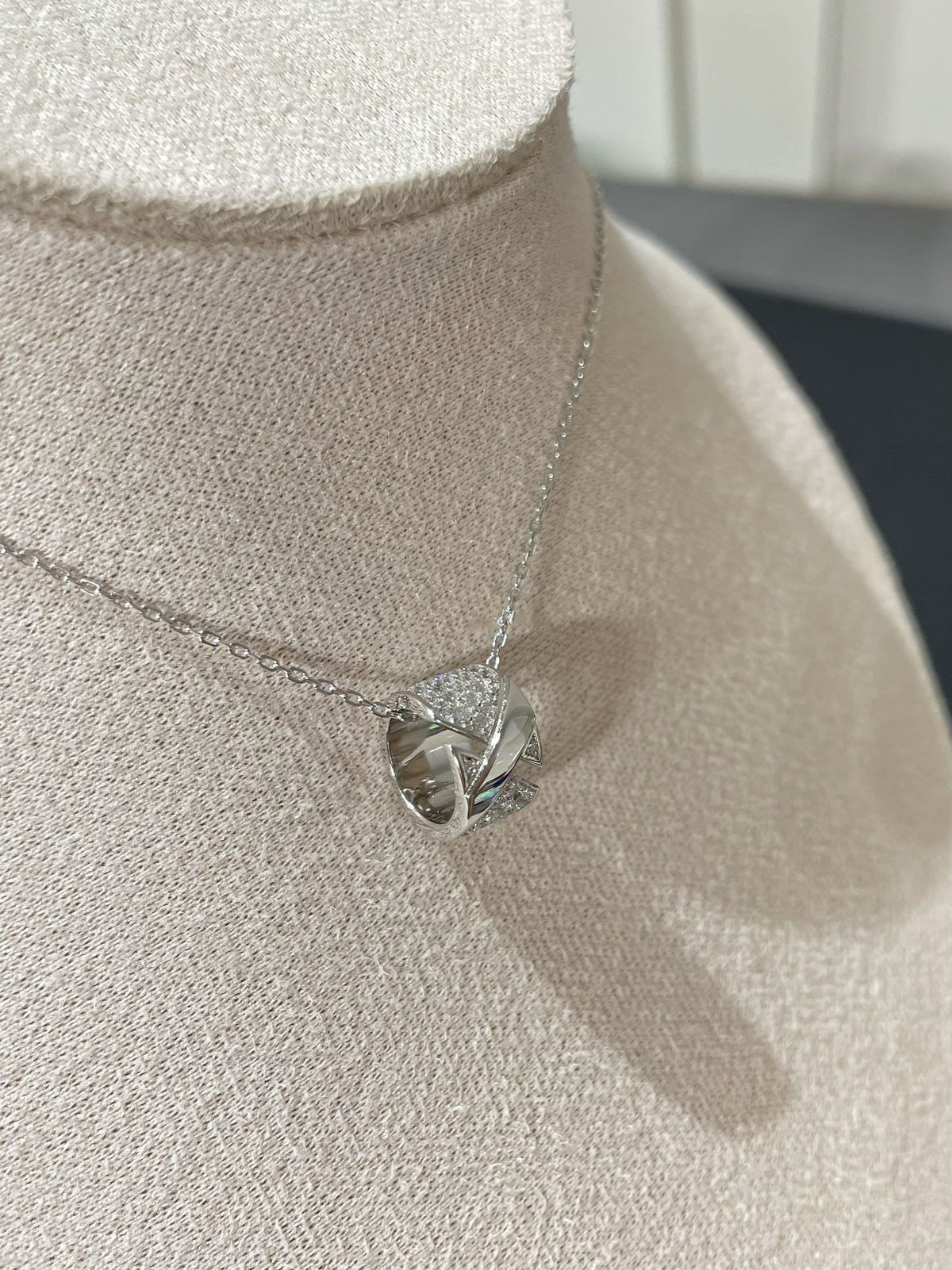 [Elara jewelsry ]LIENS EVIDENCE DIAMOND PAVED NECKLACE