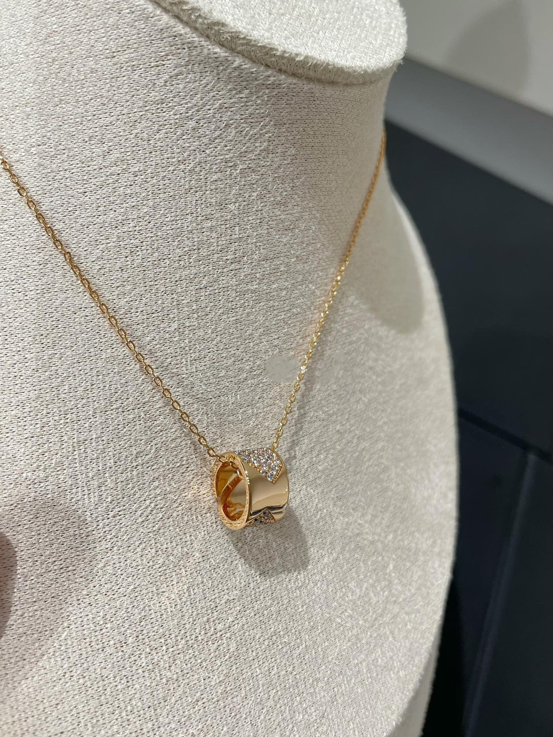 [Elara jewelsry ]LIENS EVIDENCE DIAMOND PAVED NECKLACE
