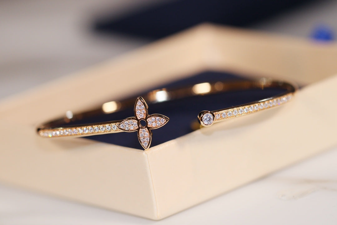 [Elara jewelsry ]IDYLLE GOLD OPEN BRACELET DIAMOND PAVED