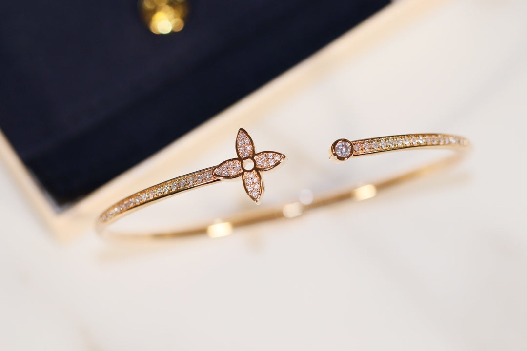 [Elara jewelsry ]IDYLLE GOLD OPEN BRACELET DIAMOND PAVED