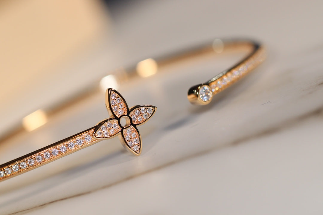 [Elara jewelsry ]IDYLLE GOLD OPEN BRACELET DIAMOND PAVED