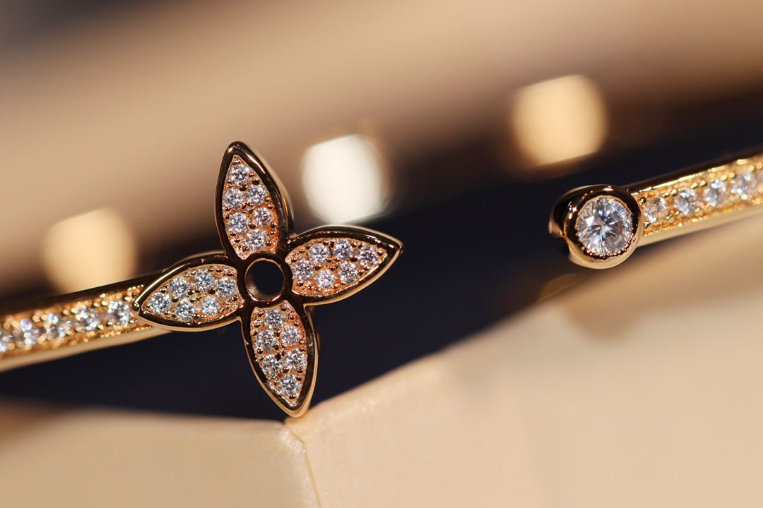 [Elara jewelsry ]IDYLLE GOLD OPEN BRACELET DIAMOND PAVED