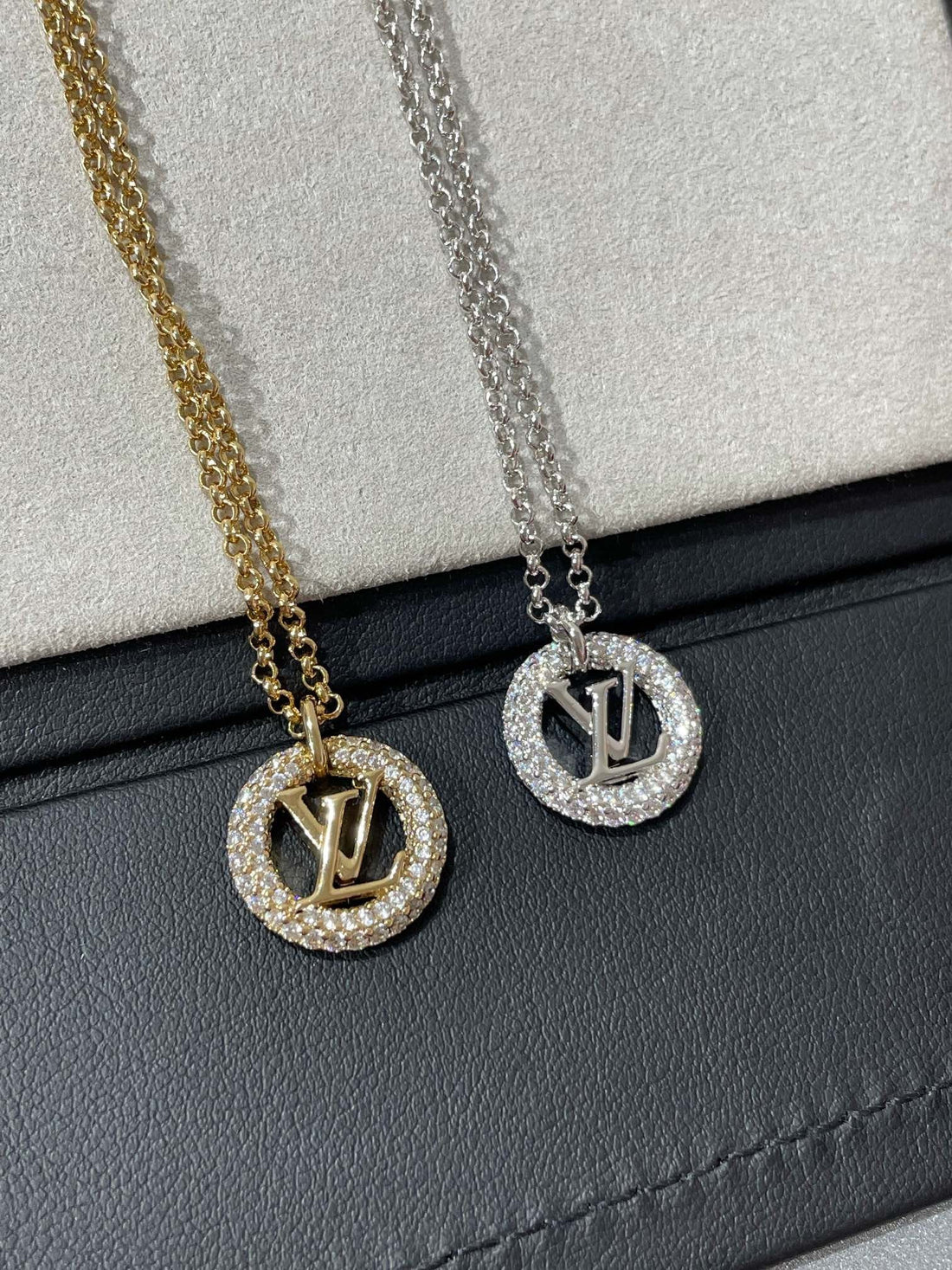 [Elara jewelsry ]BY NIGHT DIAMOND PAVED NECKLACE