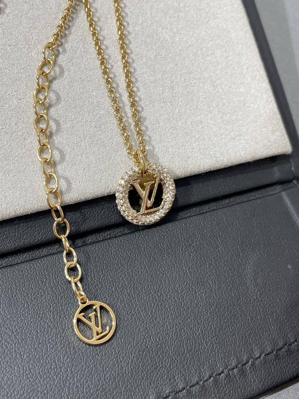 [Elara jewelsry ]BY NIGHT DIAMOND PAVED NECKLACE