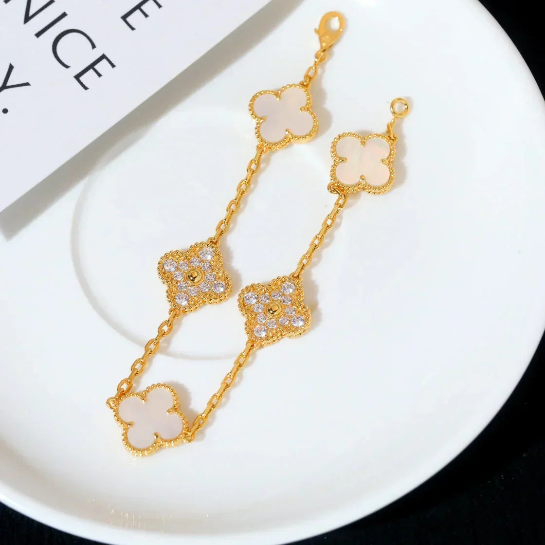 [Elara jewelsry ]CLOVER WHITE PEARL MOP 5 MOTIF BRACELET COLLECTION