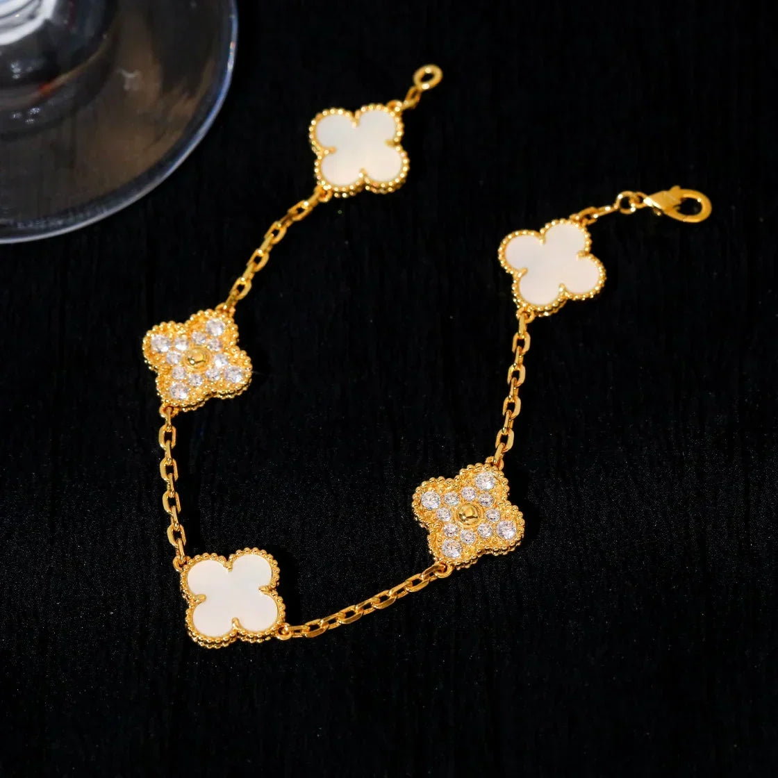 [Elara jewelsry ]CLOVER WHITE PEARL MOP 5 MOTIF BRACELET COLLECTION