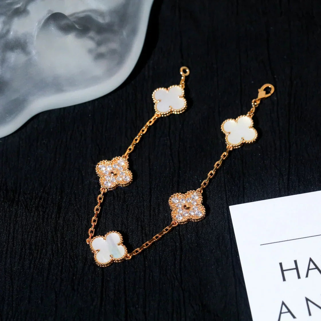 [Elara jewelsry ]CLOVER WHITE PEARL MOP 5 MOTIF BRACELET COLLECTION