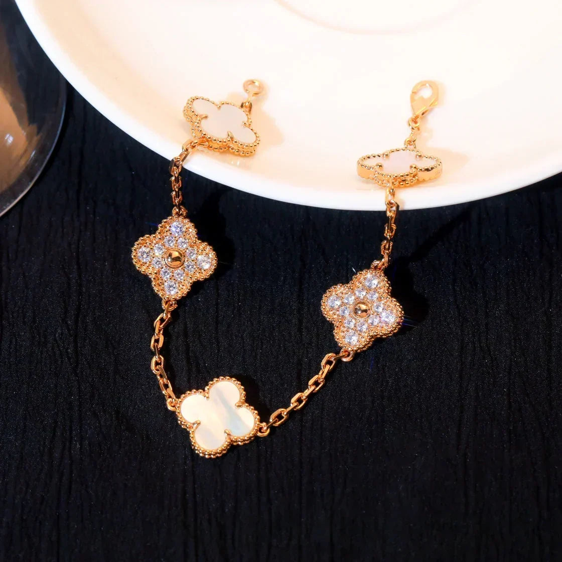 [Elara jewelsry ]CLOVER WHITE PEARL MOP 5 MOTIF BRACELET COLLECTION