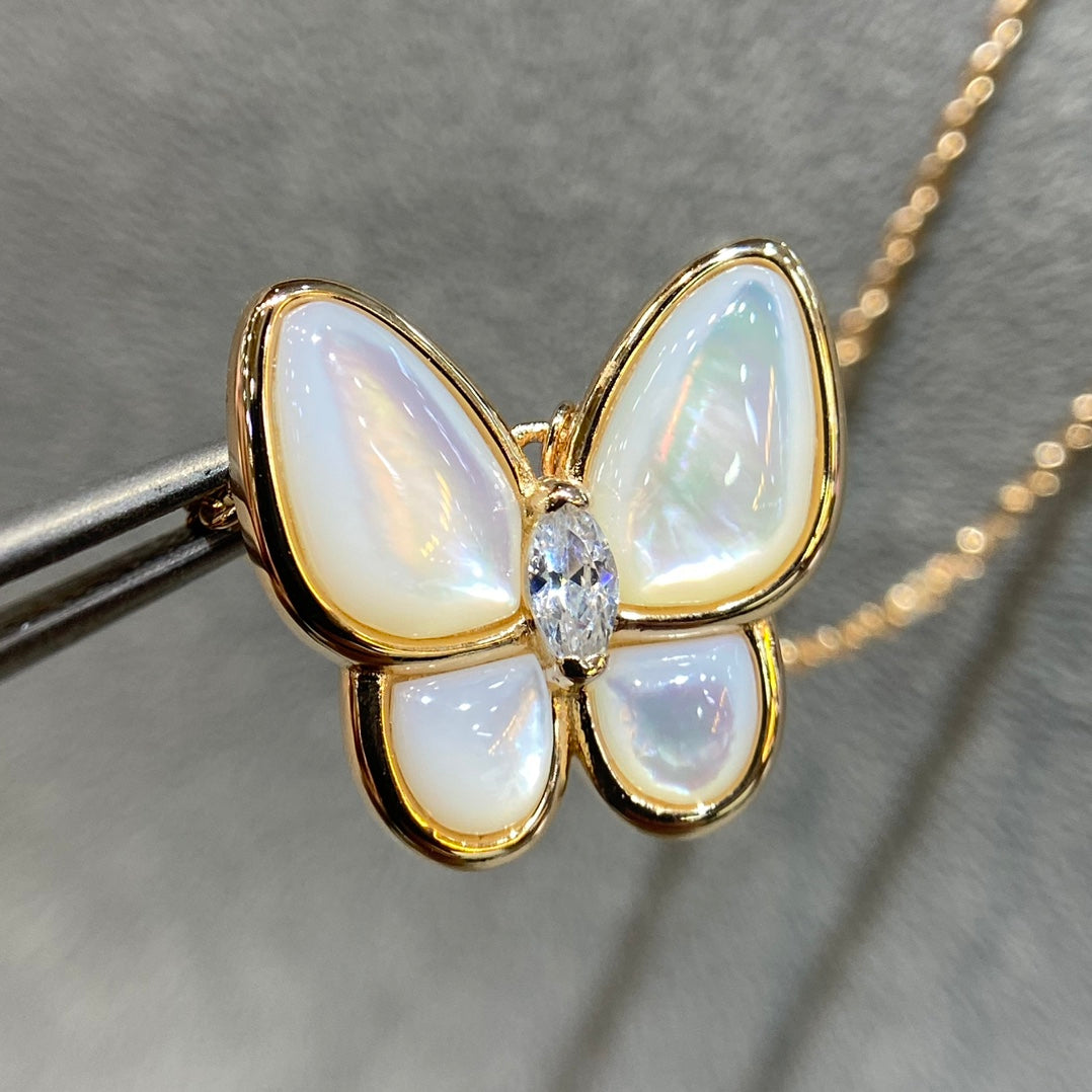 [Elara jewelsry ]BUTTERFLY MOP DIAMOND NECKLACE