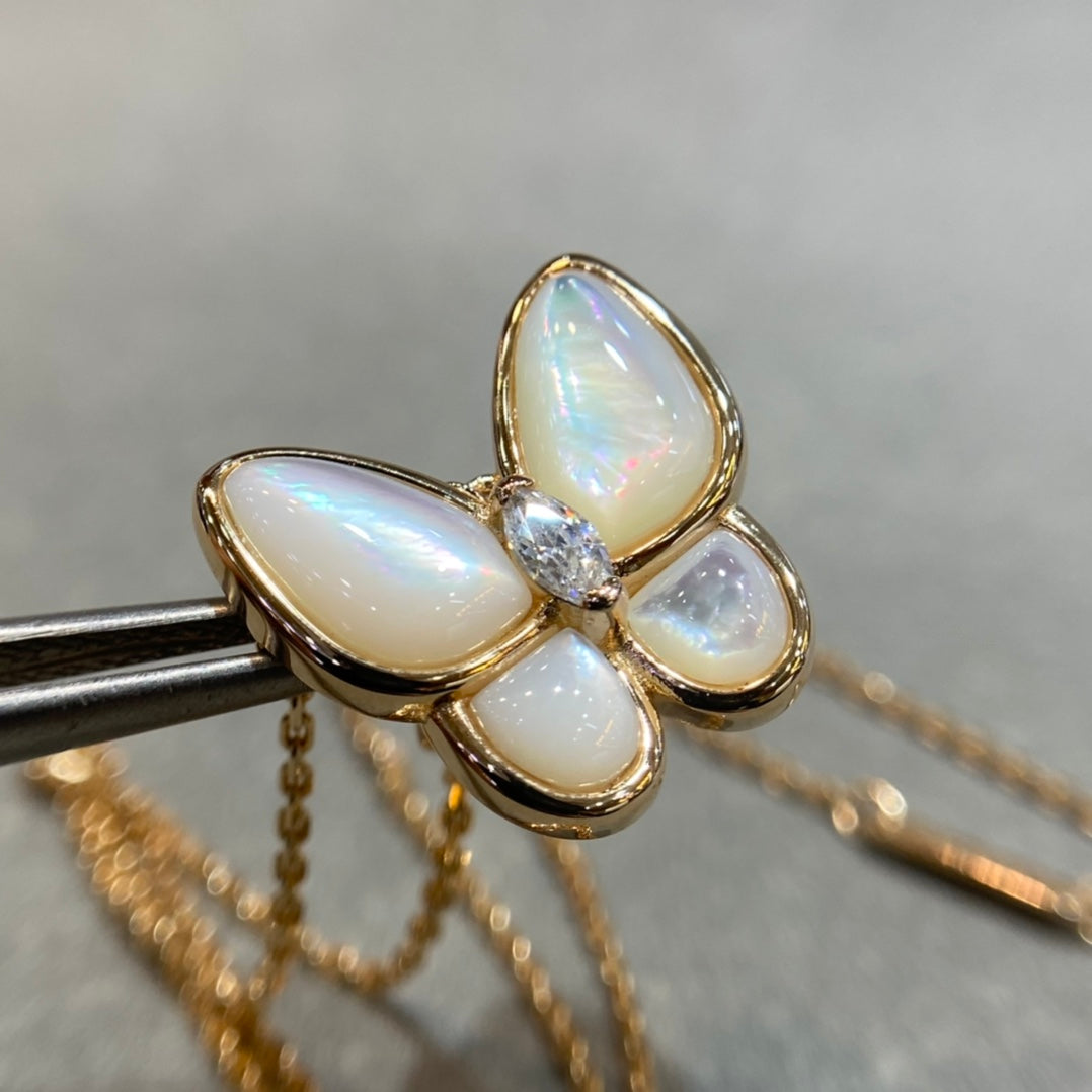 [Elara jewelsry ]BUTTERFLY MOP DIAMOND NECKLACE