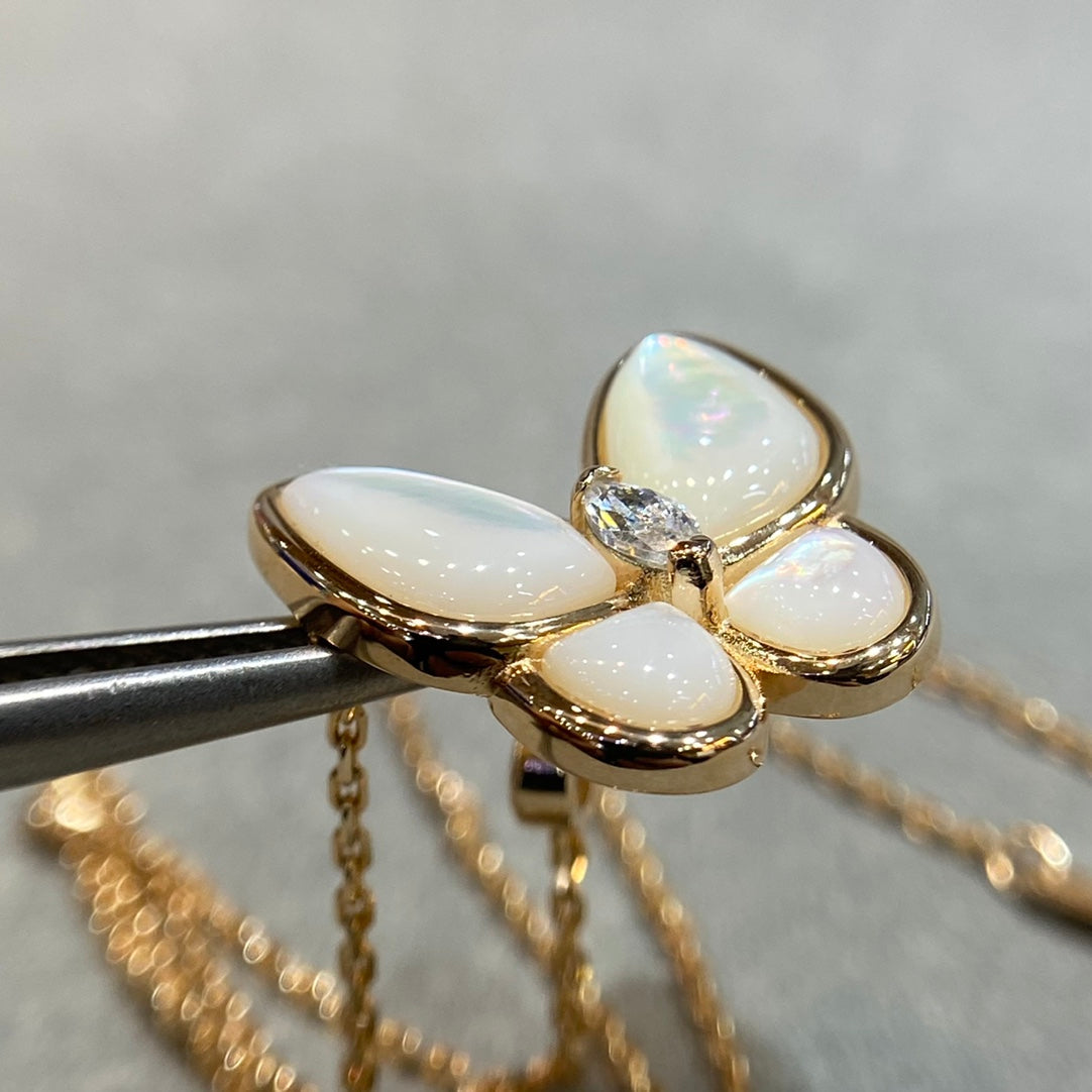 [Elara jewelsry ]BUTTERFLY MOP DIAMOND NECKLACE