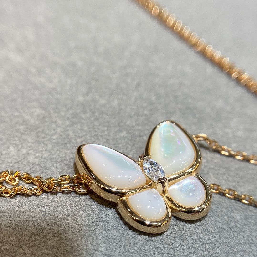 [Elara jewelsry ]BUTTERFLY MOP DIAMOND NECKLACE