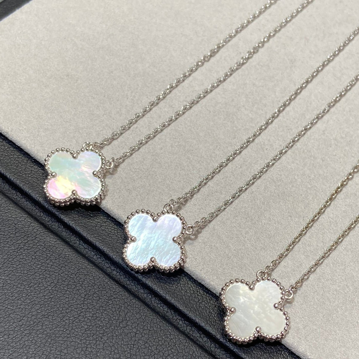 [Elara jewelsry ]CLOVER MEDIUM SILVER WHITE MOP NECKLACE