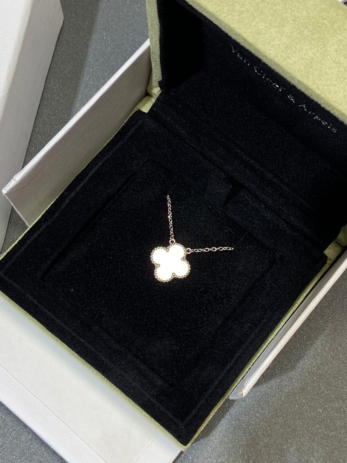[Elara jewelsry ]CLOVER MEDIUM SILVER WHITE MOP NECKLACE