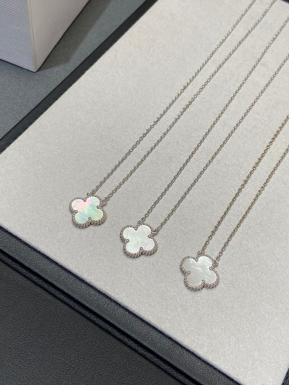 [Elara jewelsry ]CLOVER MEDIUM SILVER WHITE MOP NECKLACE