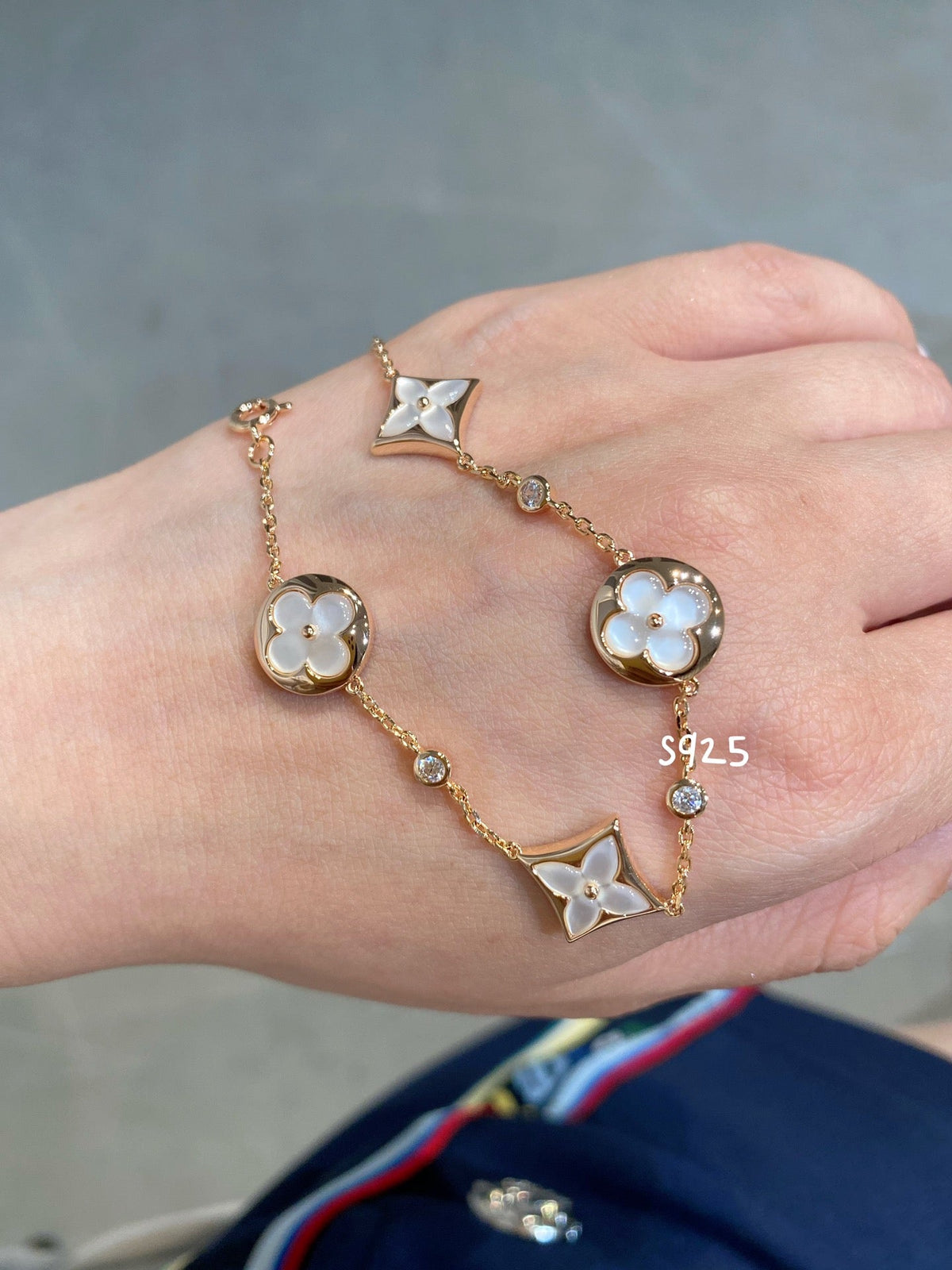 [Elara jewelsry ]STAR AND SUN 4 MOTIF WHITE MOP PINK GOLD BRACELET