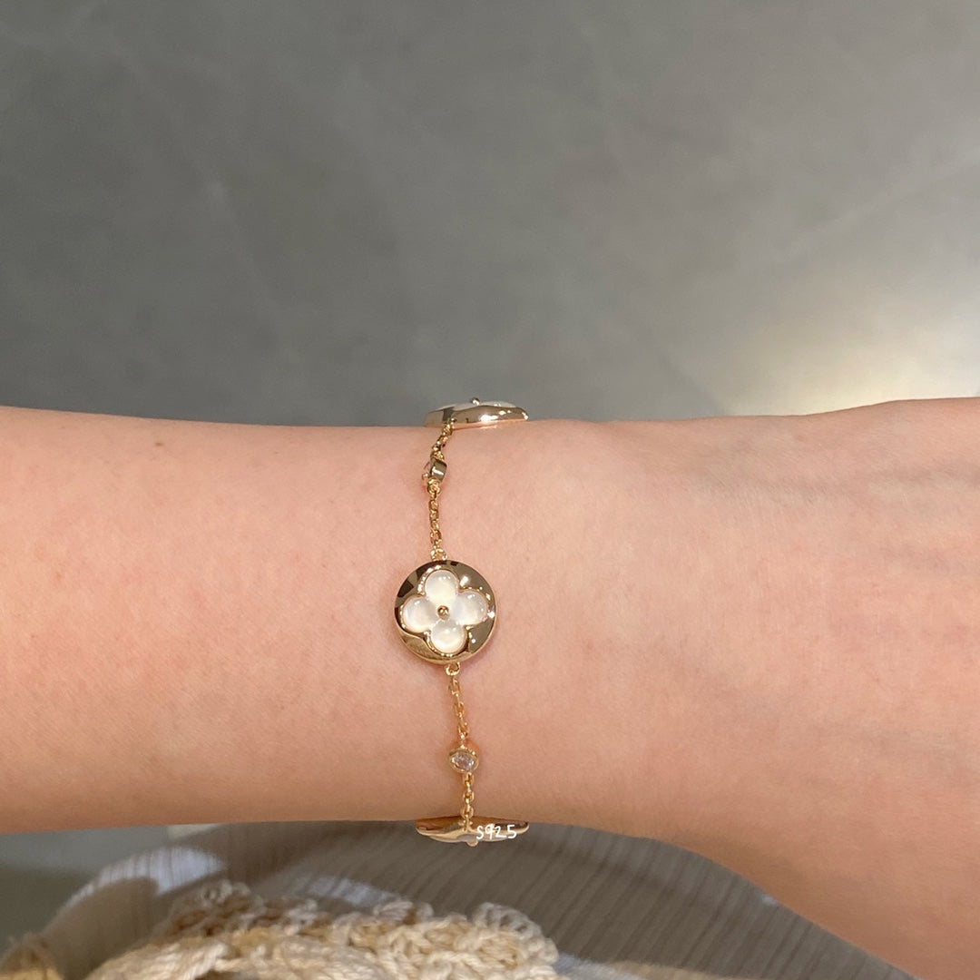 [Elara jewelsry ]STAR AND SUN 4 MOTIF WHITE MOP PINK GOLD BRACELET