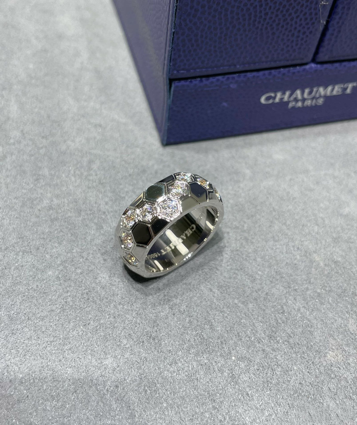 [Elara jewelsry ]BEE LOVE DIAMOND LARGE RING