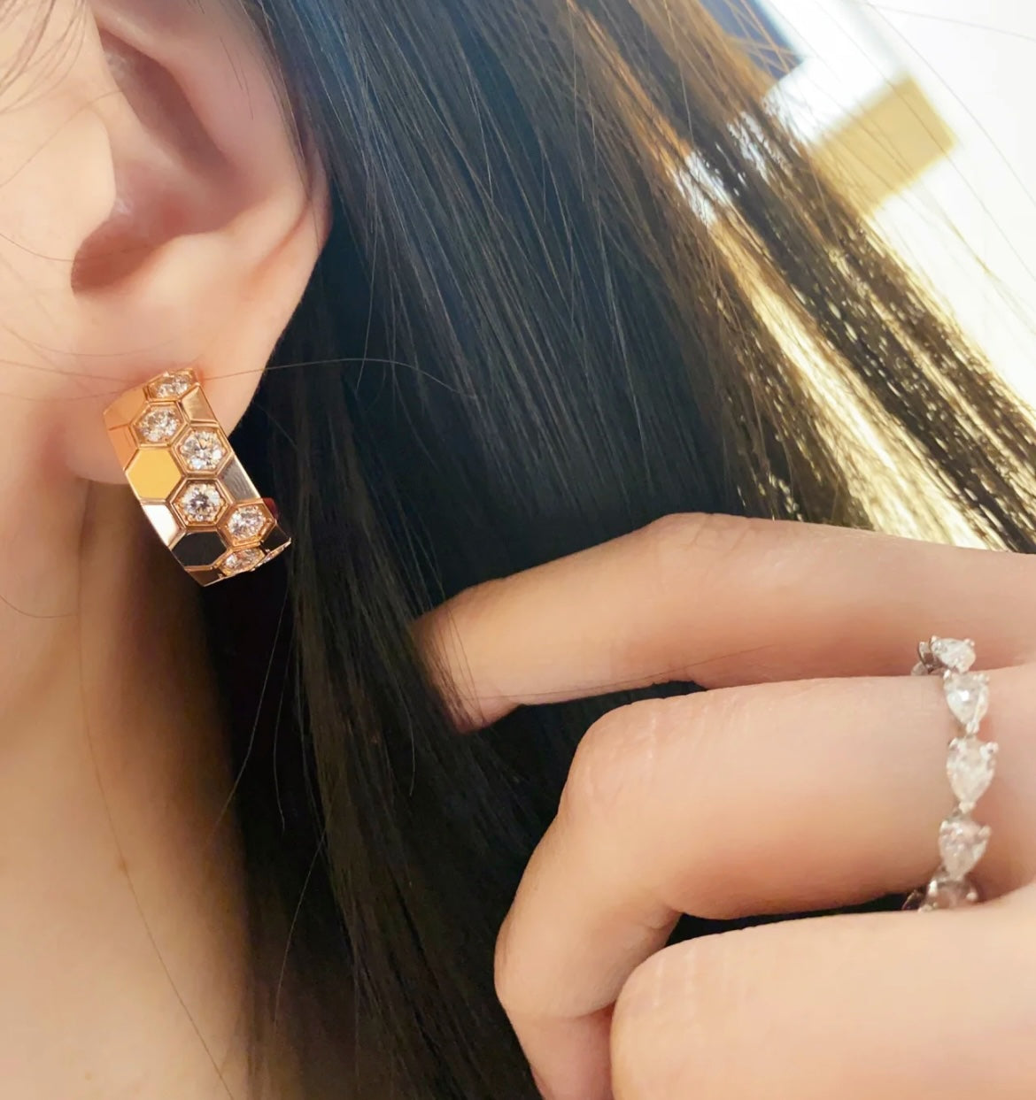 [Elara jewelsry ]BEE LOVE DIAMOND HOOP EARRINGS