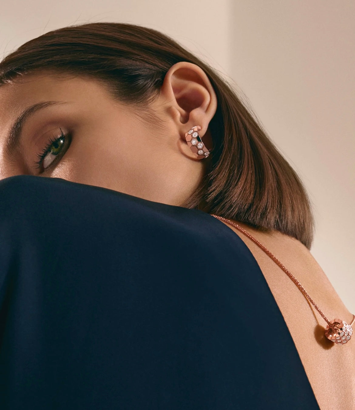 [Elara jewelsry ]BEE LOVE DIAMOND HOOP EARRINGS