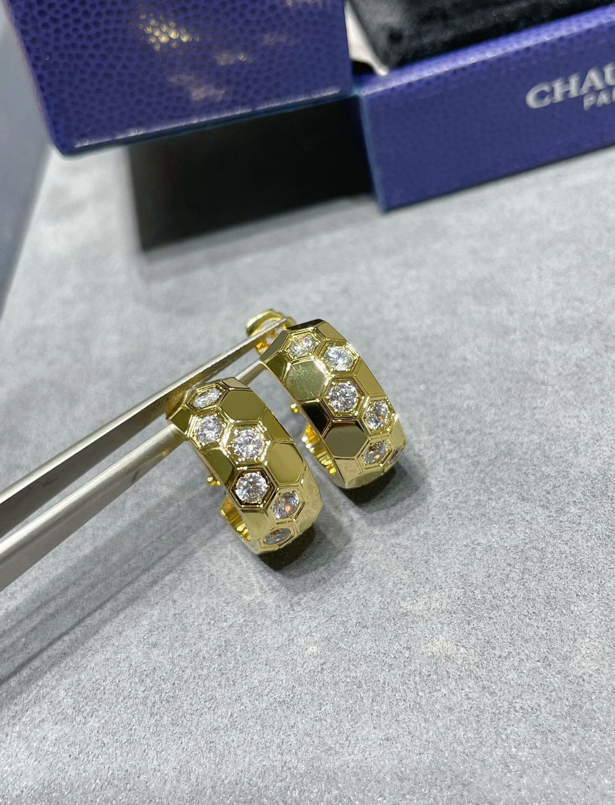 [Elara jewelsry ]BEE LOVE DIAMOND HOOP EARRINGS