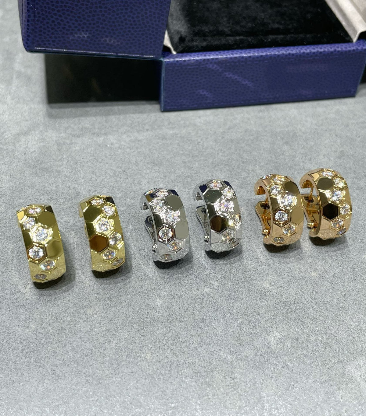 [Elara jewelsry ]BEE LOVE DIAMOND HOOP EARRINGS