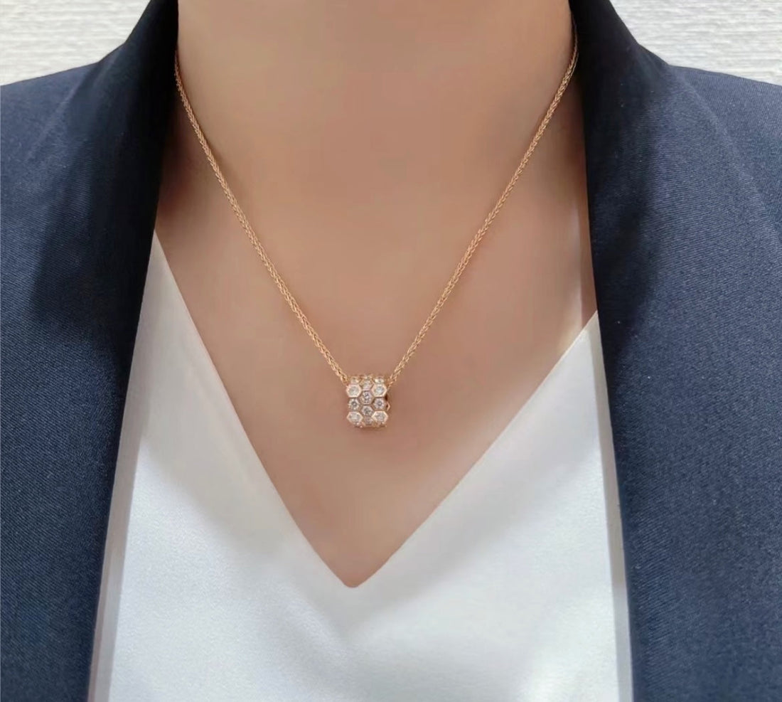 [Elara jewelsry ]BEE LOVE DIAMOND PAVED 3 ROW NECKLACE