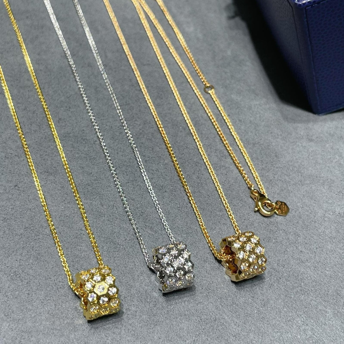 [Elara jewelsry ]BEE LOVE DIAMOND PAVED 3 ROW NECKLACE