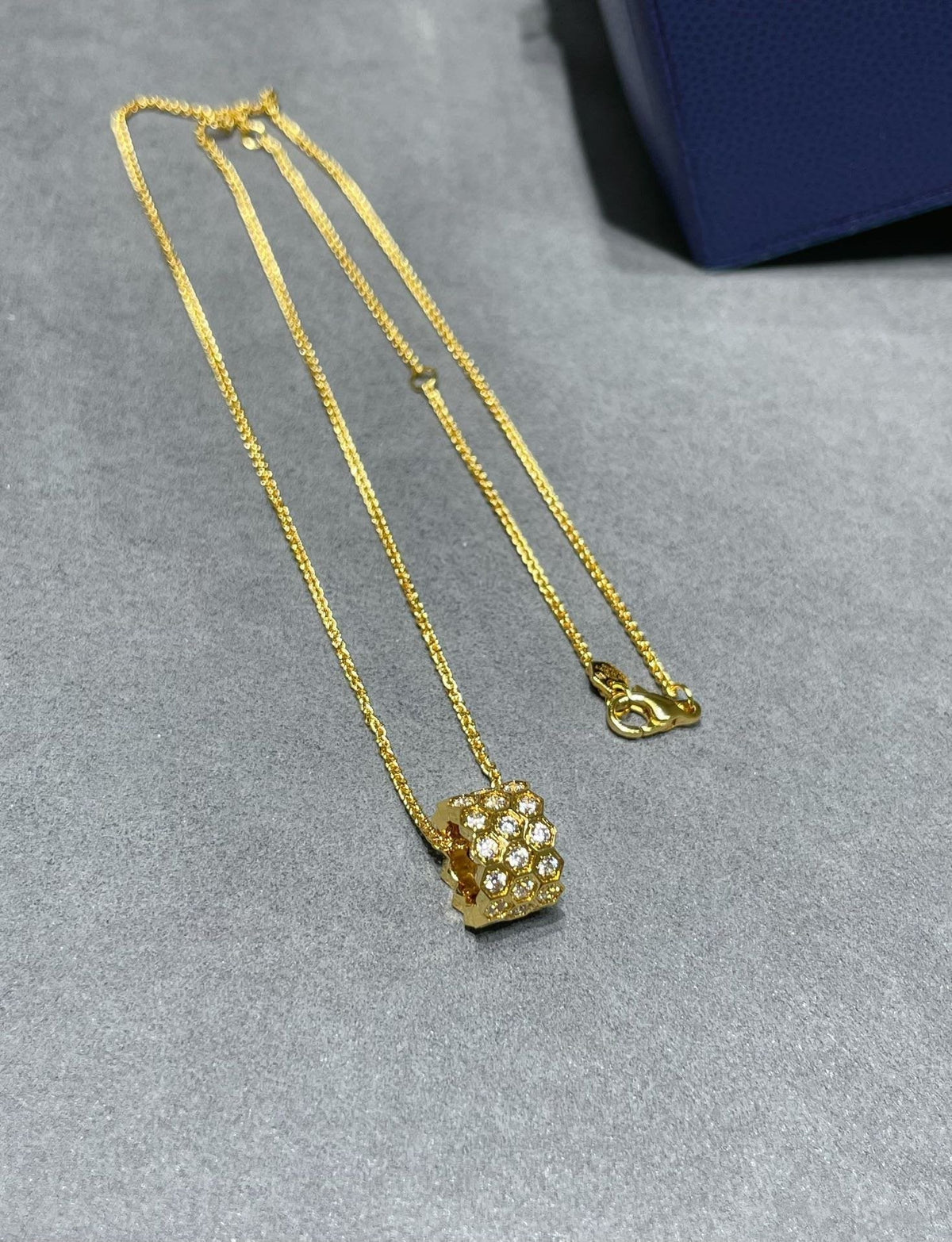 [Elara jewelsry ]BEE LOVE DIAMOND PAVED 3 ROW NECKLACE