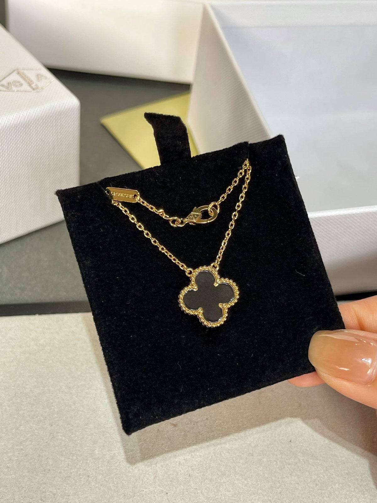 [Elara jewelsry ]CLOVER ROCK CRYSTAL ROSE GOLD NECKLACE