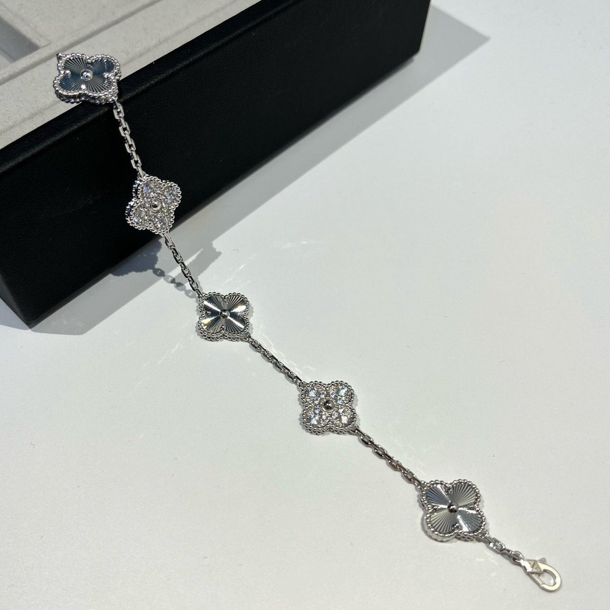 [Elara jewelsry ] CLOVER 5 MOTIF LASER BRACELET COLLECTION