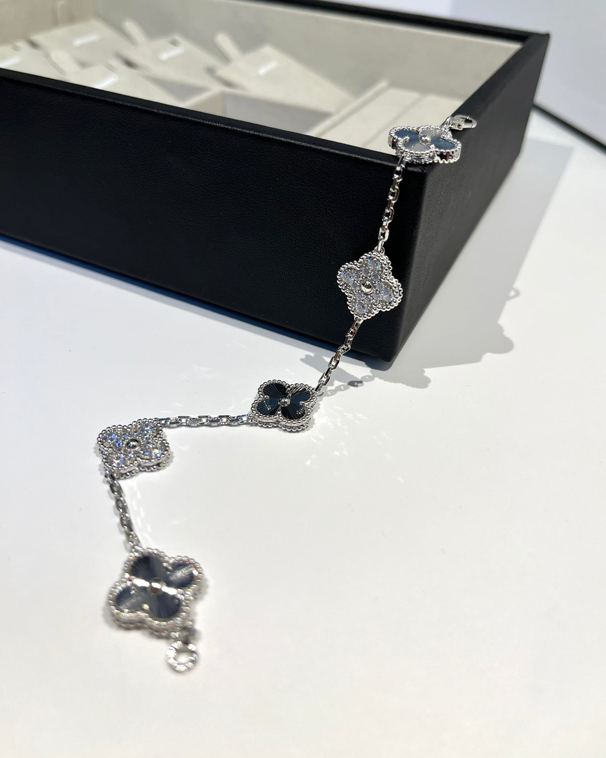 [Elara jewelsry ] CLOVER 5 MOTIF LASER BRACELET COLLECTION