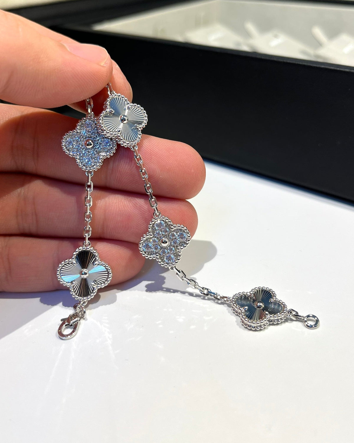 [Elara jewelsry ] CLOVER 5 MOTIF LASER BRACELET COLLECTION