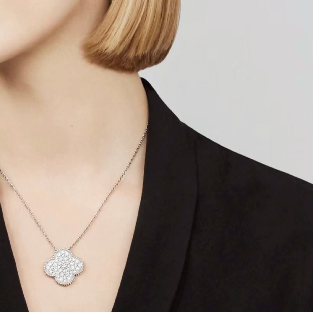 [Elara jewelsry ]CLOVER 25MM LARGE PENDANT DIAMOND PAVED SILVER NECKLACE