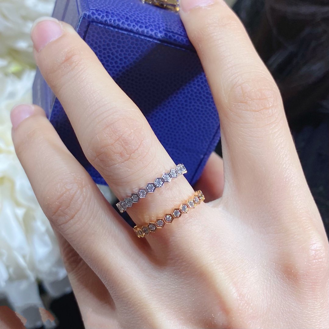 [Elara jewelsry ]BEE LOVE DIAMOND PAVED SMALL RING