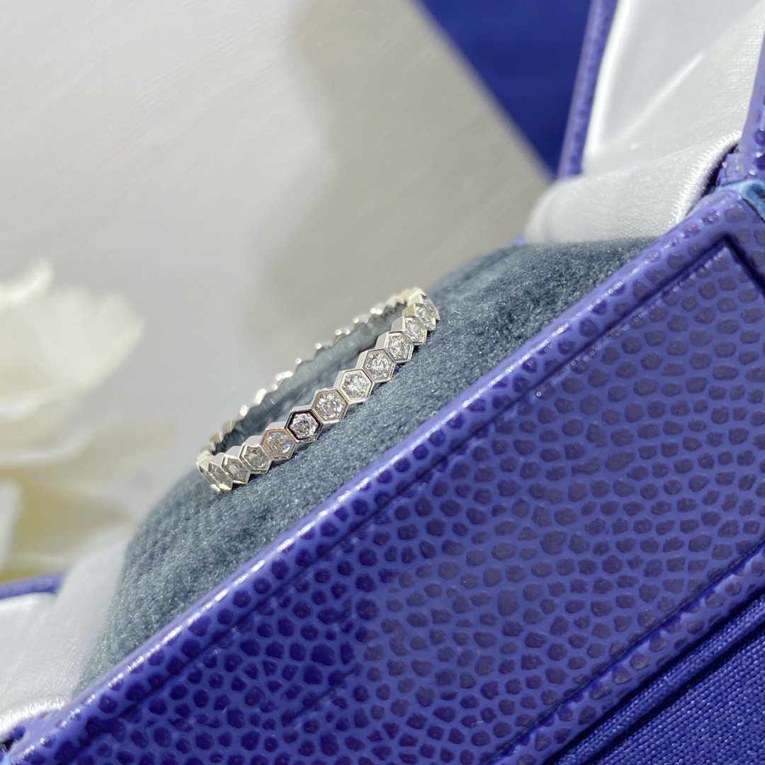 [Elara jewelsry ]BEE LOVE DIAMOND PAVED SMALL RING