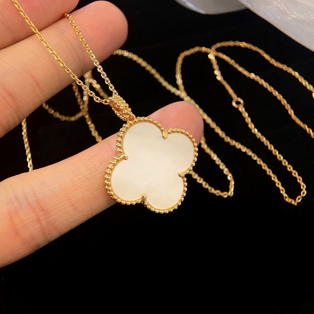[Elara jewelsry ]CLOVER 25MM MOP LARGE PENDANT NECKLACE