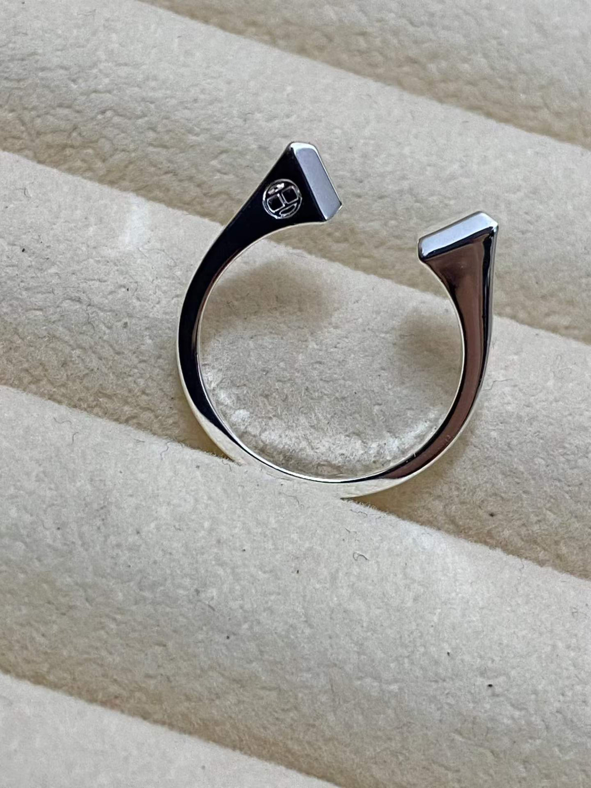 [Elara jewelsry]THE CONE RIVET RING IS OPEN AND ONE SIZE FITS ALL